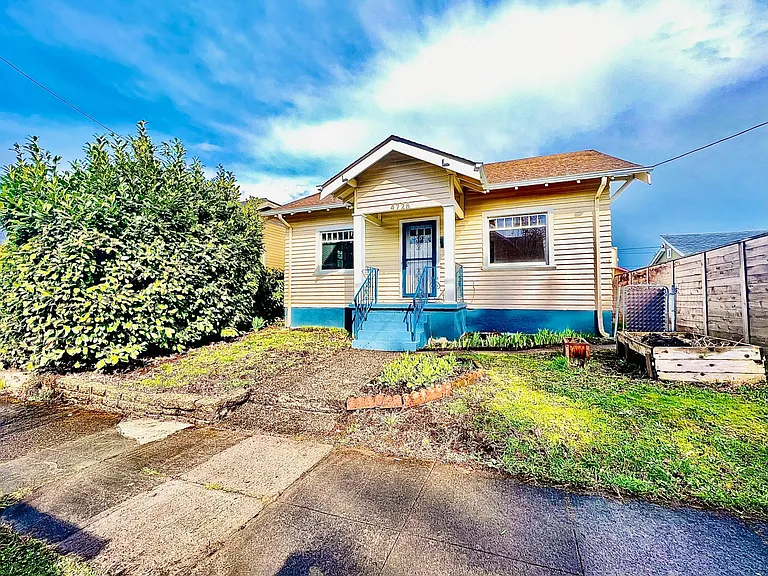 4728 NE 27th Ave — Photo 1