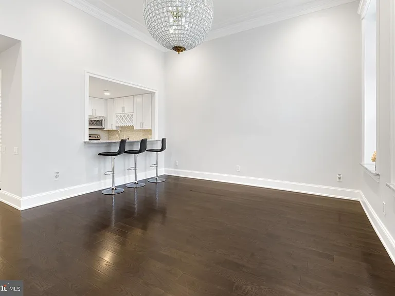 12 S Letitia St #16-105 — Photo 2