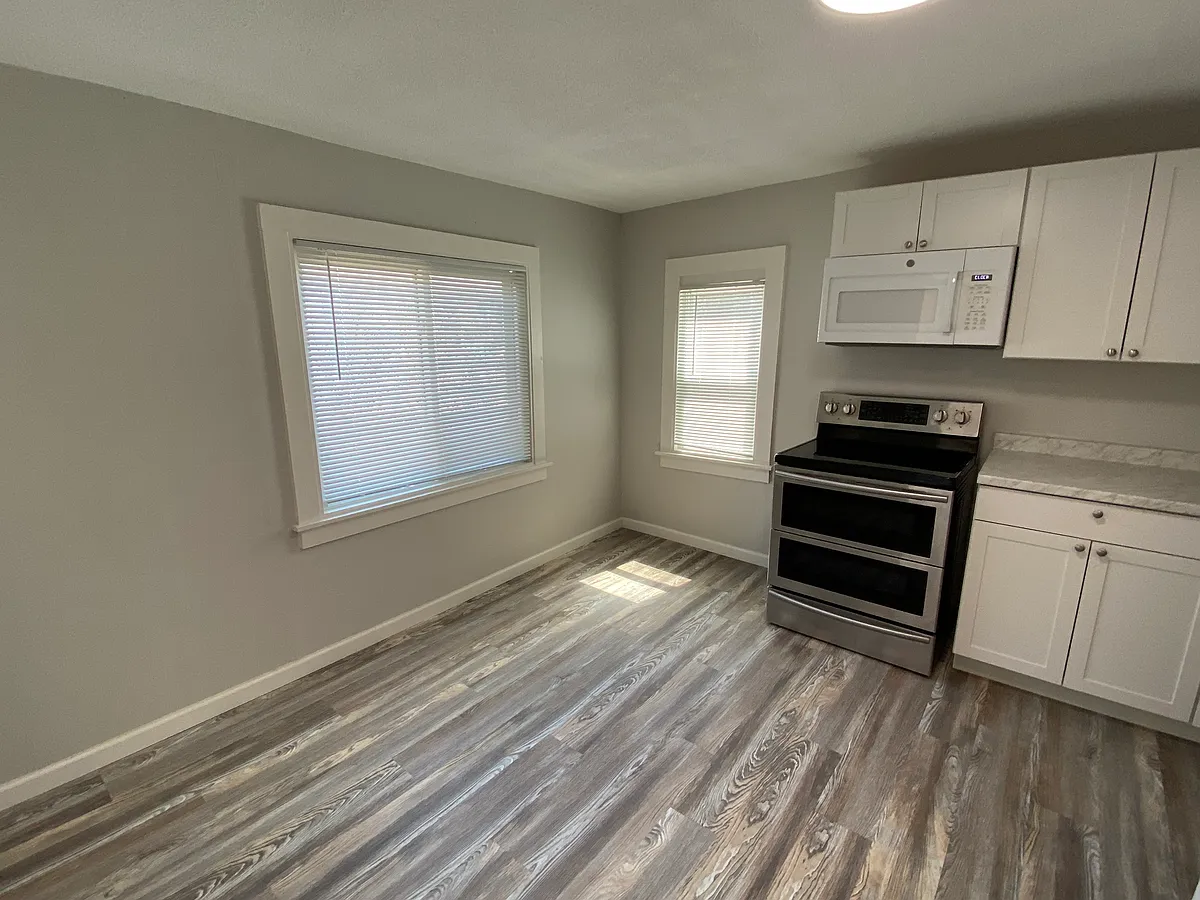 Kitchen/Dining Area - 901 Carver St #A