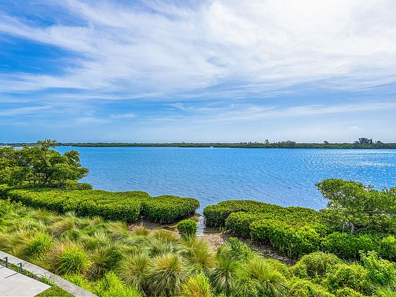 3rd image of 4848 S Harbor Drive