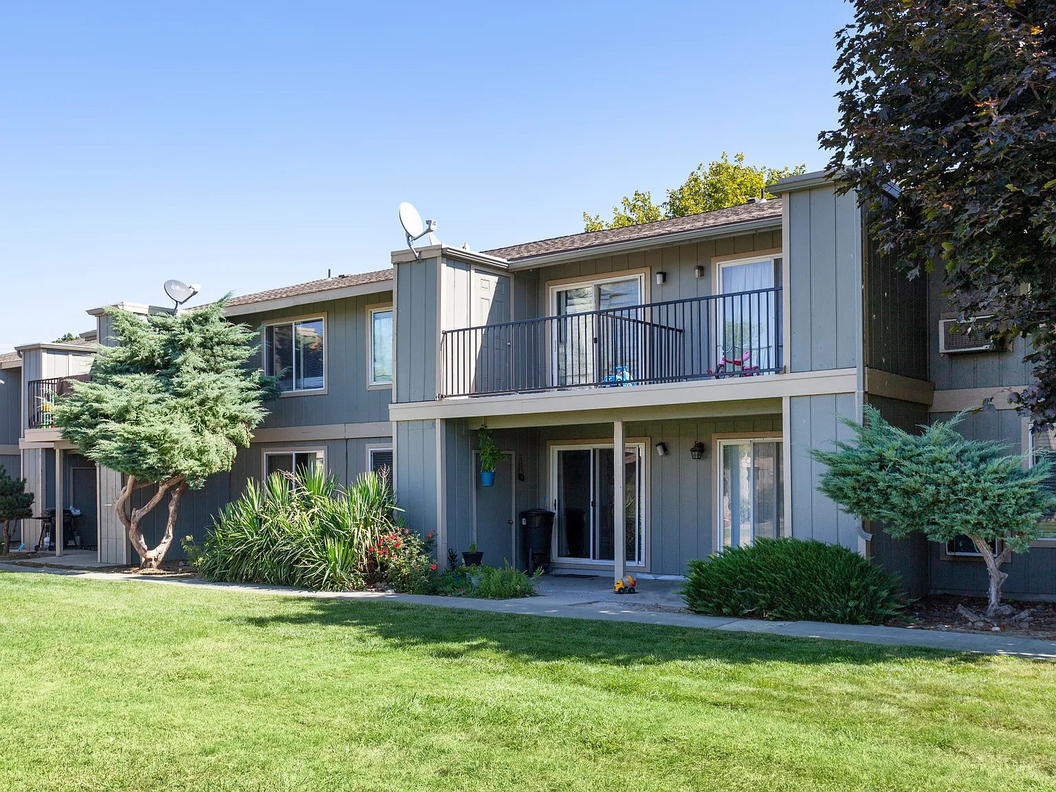 Hood Manor Apartments — Photo 4