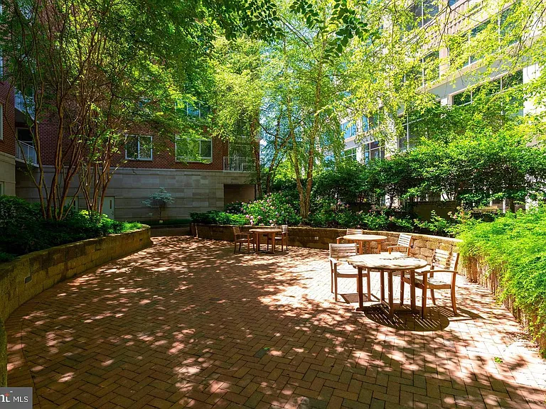 820 N Pollard St #511 — Photo 45
