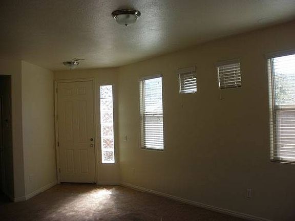 2nd image of 915 N Cottonwood Wash Dr