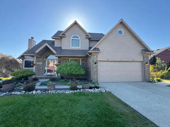 49132 Stratford Dr, Chesterfield, MI 48047