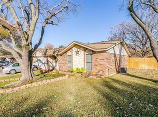 2715 Avonhill Dr, Arlington, TX 76015