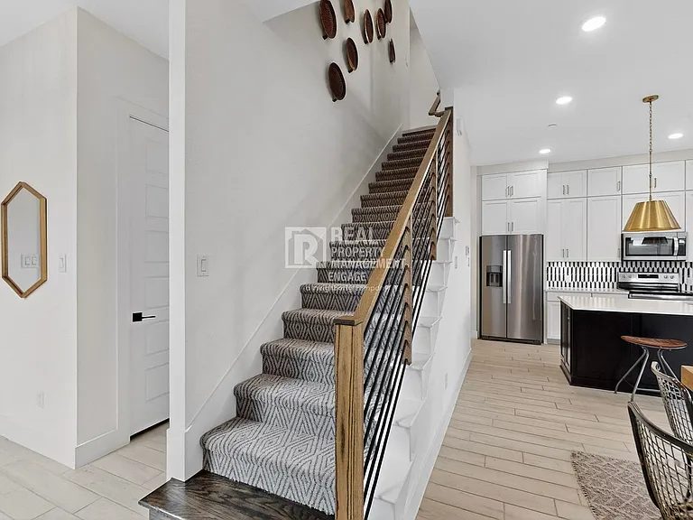 1077 Maverick Dr — Photo 5