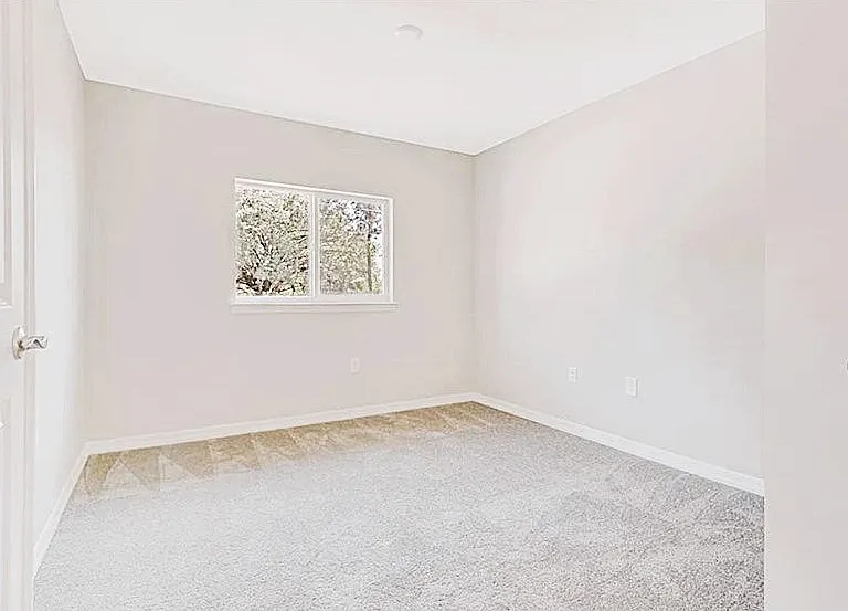 347 Pinehurst Ave — Photo 8
