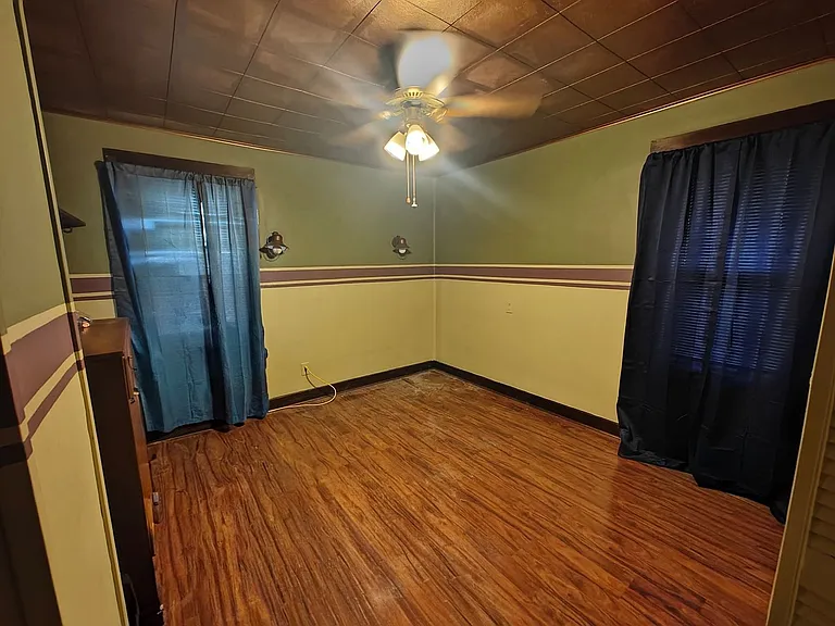 1110 S Meridian St — Photo 12