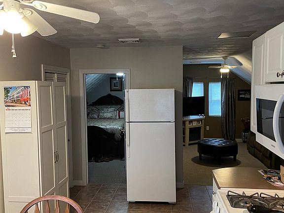 4th image of 23 New Hampshire St Floor 2