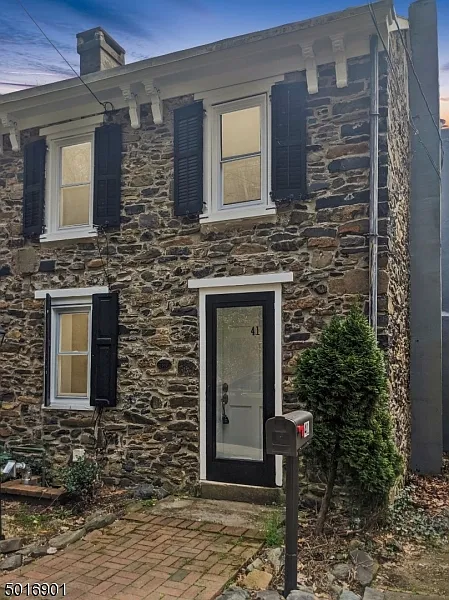 41 Quarry St photo 1