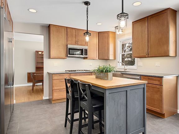 3rd image of 425 Claremont Dr