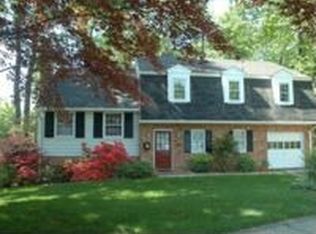 8318 Chivalry Rd, Annandale, VA 22003