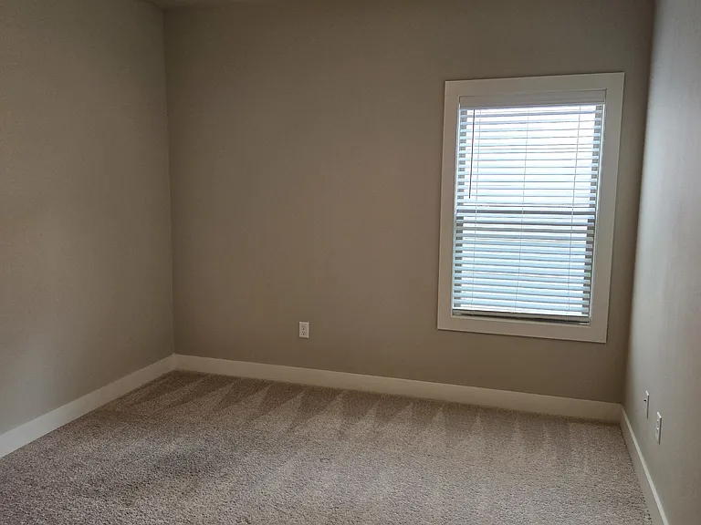 812 NE Heights Ln — Photo 4