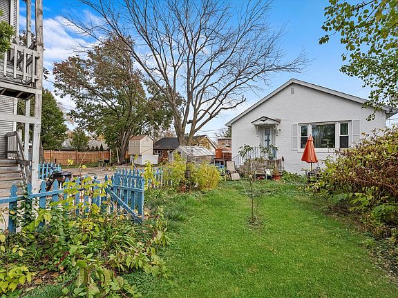 4th image of 940 Troost Ave