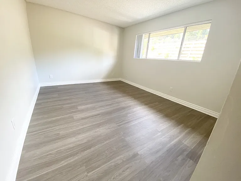 Chateau Woodley Hart Apartments — Photo 25