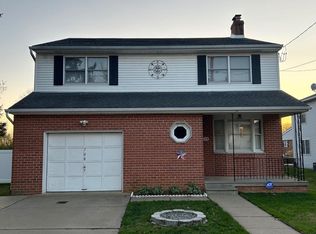 708 Hoffnagle St, Philadelphia, PA 19111