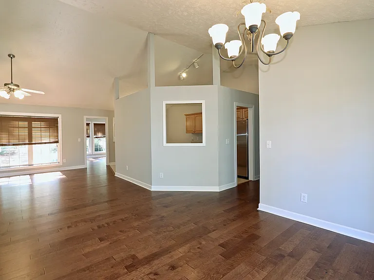 195 Russet Ct — Photo 9