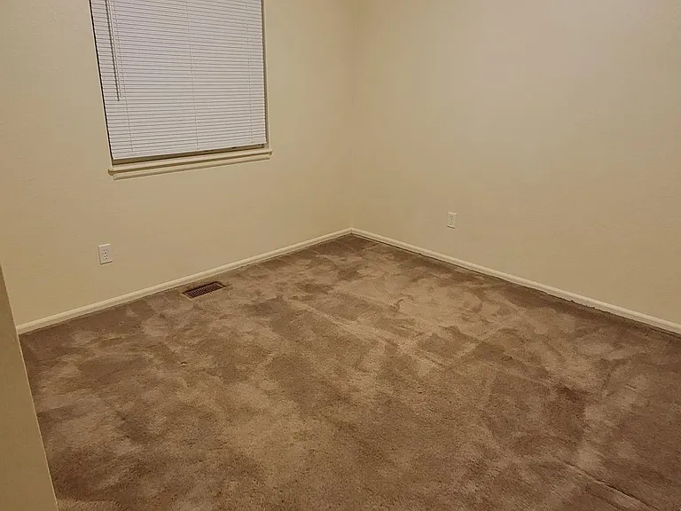 877 E 20th Street Dr — Photo 10
