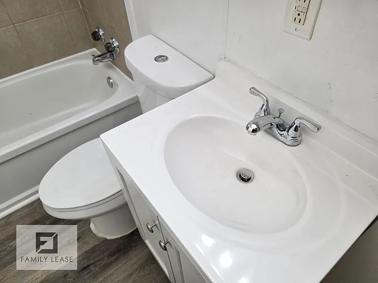 732 Saint Nicholas Dr — Photo 21