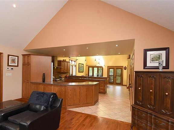 5th image of 635 Millgrove Side Rd