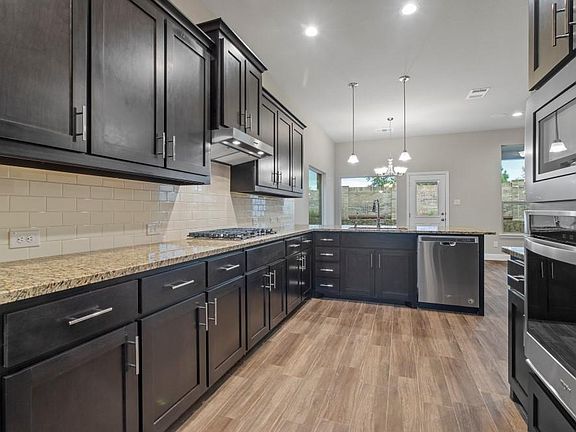 Photos shown here may not depict the specified home & features included are for illustration purposes only