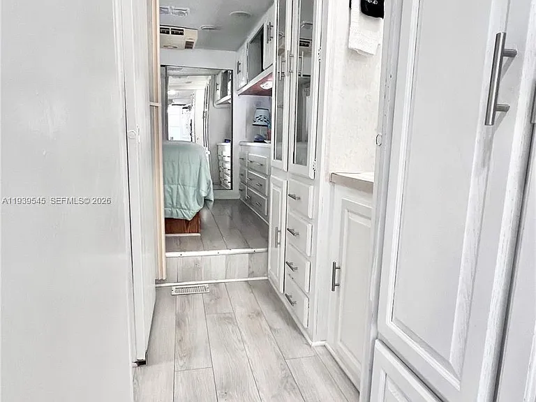 325 Calusa St #5 — Photo 4