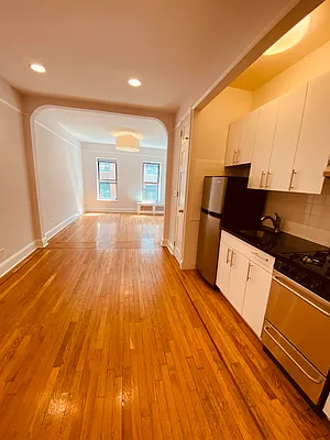 Rented by Metropolis Real Estate of Manhattan | media 16