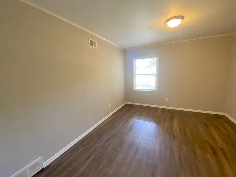 1729 Dorrie Ln — Photo 3