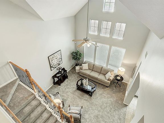 3rd image of 3334 Knollcrest Ln