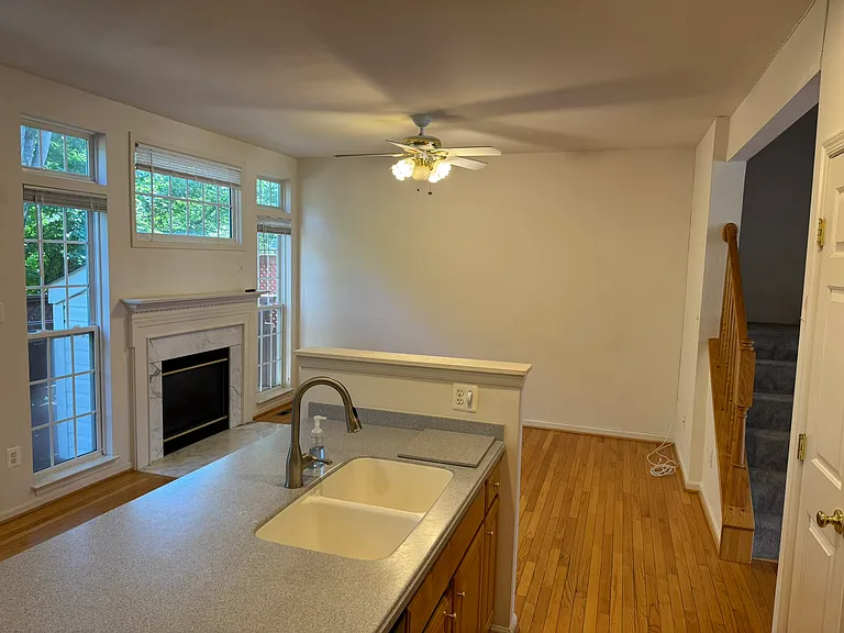 2743 Manhattan Pl — Photo 27