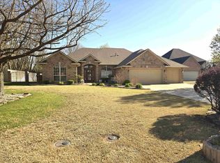 3801 Whippoorwill Ln, Enid, OK 73703