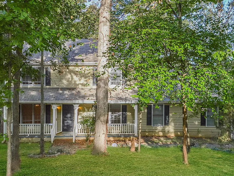 175 Meadowbrook Dr — Photo 1