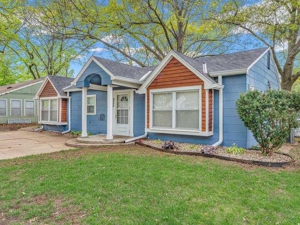 825 Murrow Ct, Lawrence, KS 66049