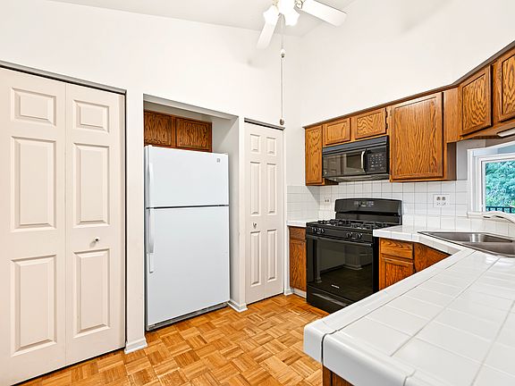5th image of 372 Sandhurst Cir APT 3