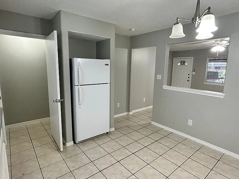 2308 W Elisa Ln #8 — Photo 4