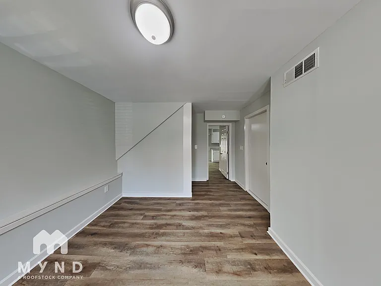 947 Mainstreet Lake Dr — Photo 12