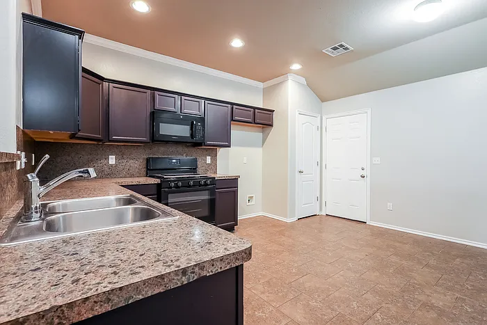 9612 Evie Dr — Photo 7