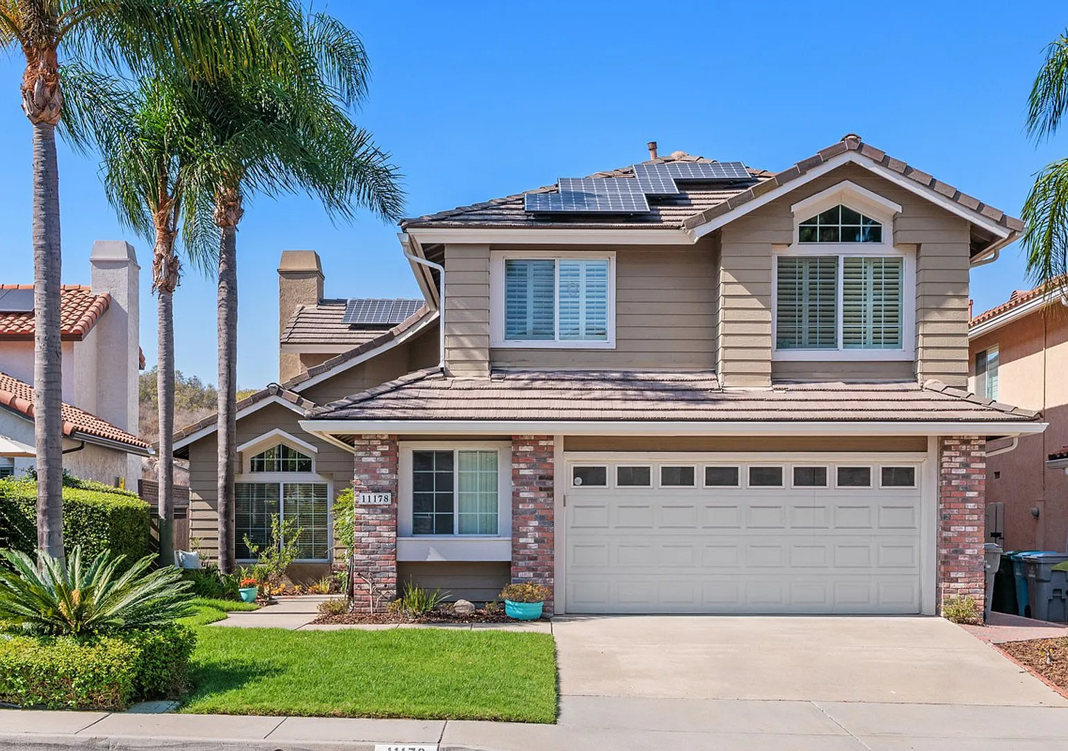 4 bed 2.5 bath Single Family House with 2 car garage — Photo 1