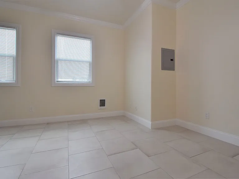 Los Robles Apartments — Photo 22