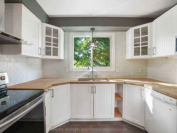 3rd image of 85 Daphne Cres