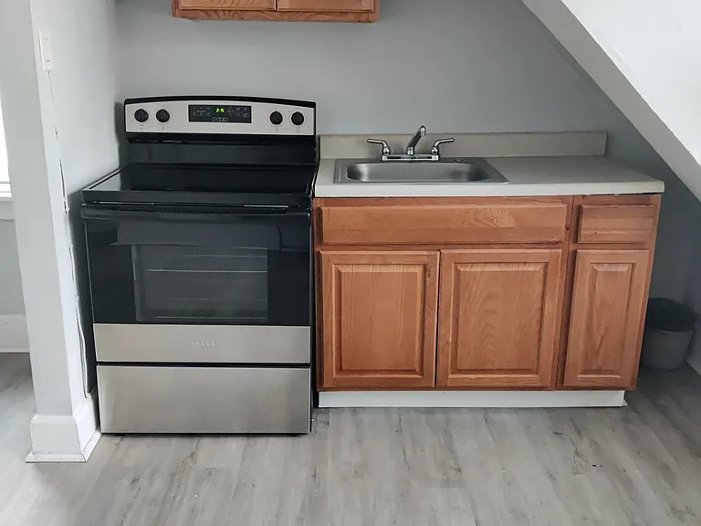 129-131 E Roosevelt Blvd — Photo 2