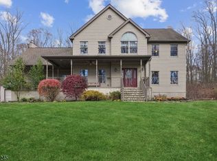 2 Country Ln, Lebanon Twp., NJ 08826