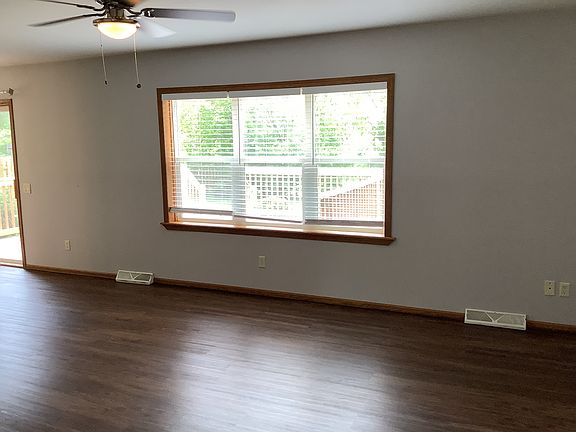4th image of 1005 E Pinecrest Ln