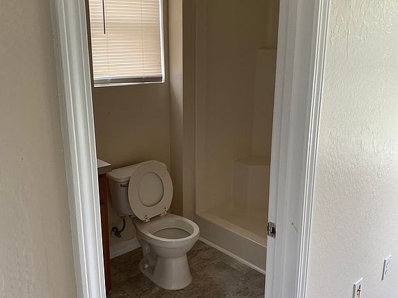 5th image of 6110 Pike St