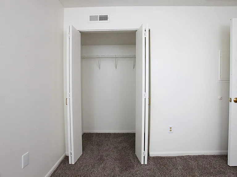 Rockridge Apartments — Photo 12