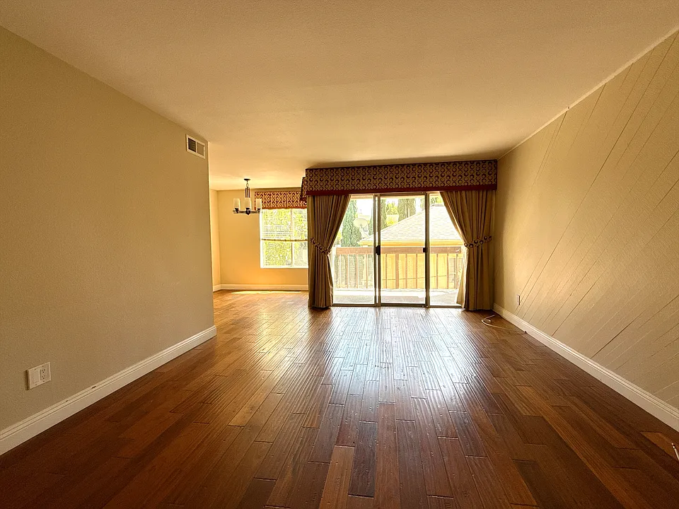 500 S Oak Knoll Ave #27