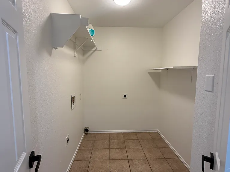 820 Hillside Dr — Photo 19