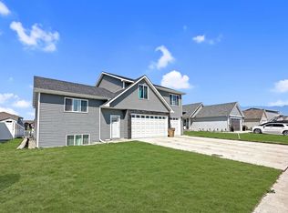 49 Mulberry Loop NE, Minot, ND 58703
