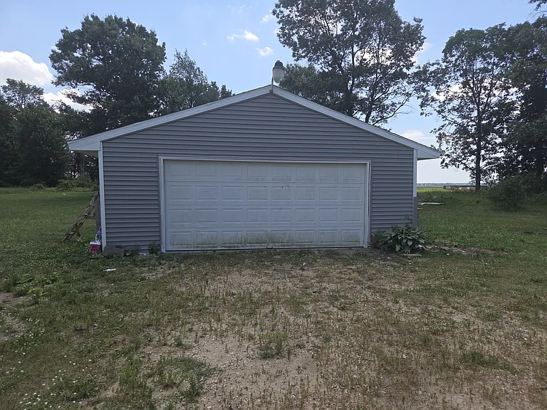 3838 E Fox Dr — Photo 2