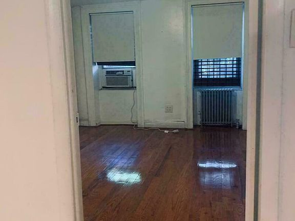 4th image of 28 Monroe St #1
